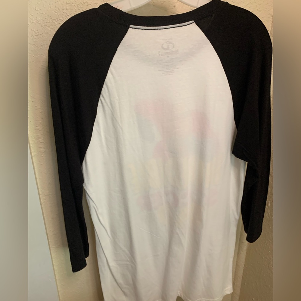 Incredible  2 T-shirt size Small and Medium - Picture 7 of 8